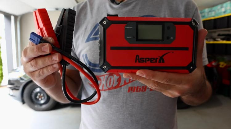 How to use a portable jump starter?